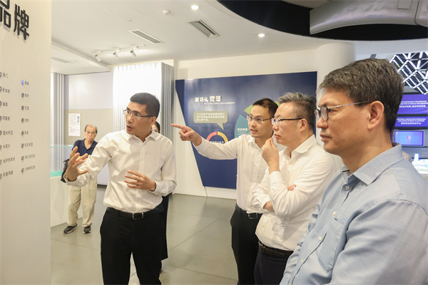 參觀(guān)國際廳.jpg
