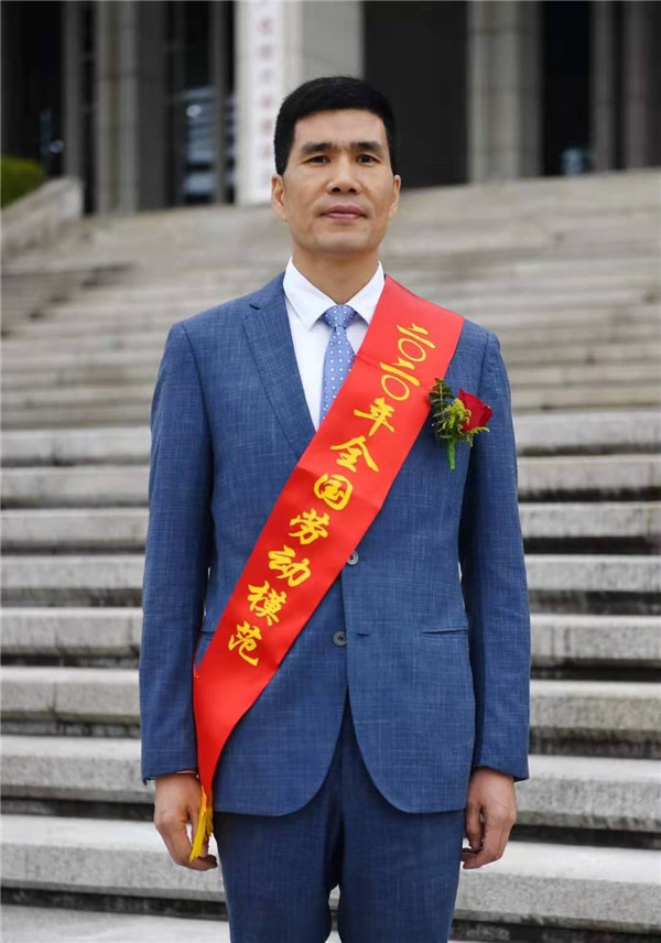 8-勞動(dòng)圓夢(mèng) 奮斗起航.jpg